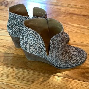 Lucky Brand Yabba Leopard Wedge Booties Size 8.5
